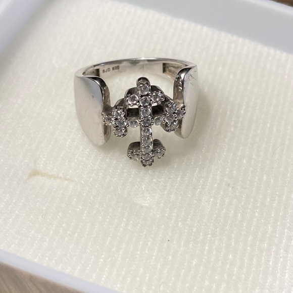 Women’s Stainless steel with cubic zirconia stones cross ring . Size 6 - Picture 4 of 6